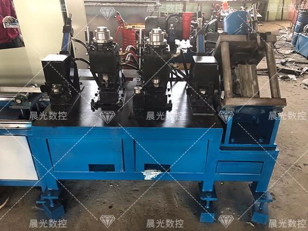 角鋼沖孔機出現(xiàn)噪音怎么辦？