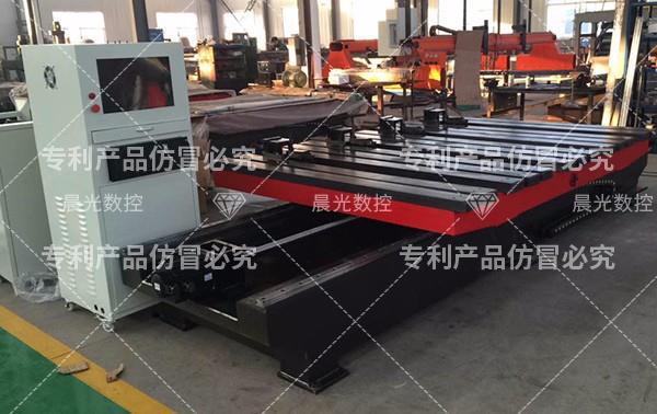  操作沖床自動沖料機(jī)時應(yīng)該注意什么？